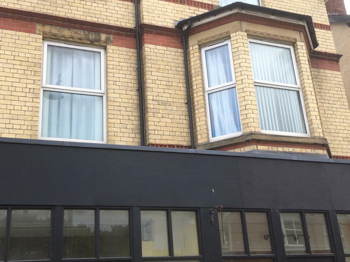 Flat 2 Opposite Travel Lodge コルウィン・ベイ エクステリア 写真