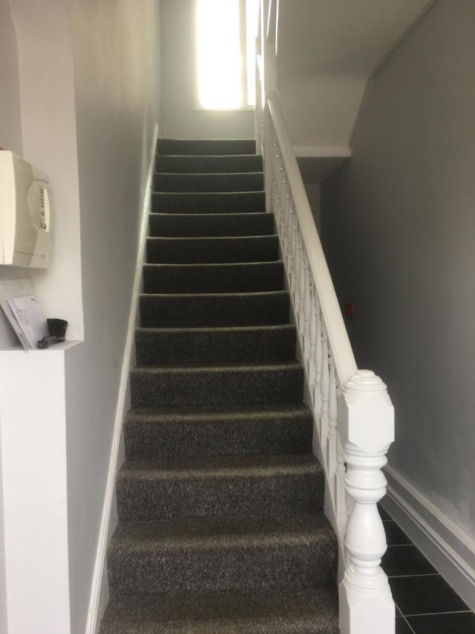 Flat 2 Opposite Travel Lodge コルウィン・ベイ エクステリア 写真