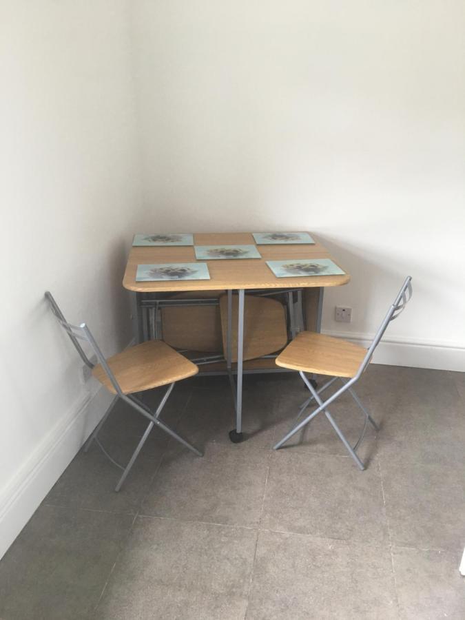 Flat 2 Opposite Travel Lodge コルウィン・ベイ エクステリア 写真